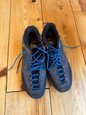 Asolo Gray and Black Men's Athletic Lace-Up Shoes with Bright Blue Laces